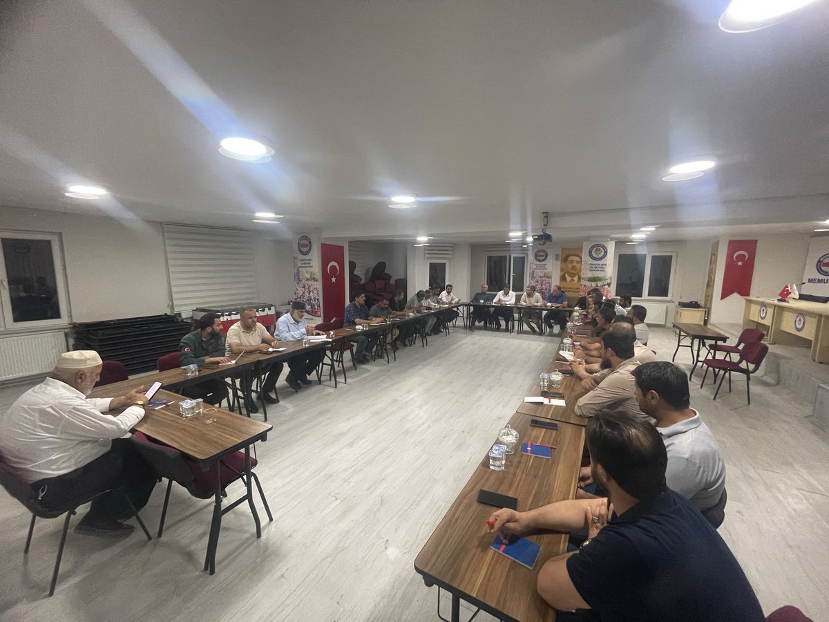 sdi_van's tweet photo. Van Sivil Dayanışma İnisiyatifi olarak Haziran ayı istişare toplantımızı Memur-Sen'in ev sahipliğinde gerçekleştirdik
İlimiz ve ortak çalışmalarımız adına alınan kararların hayırlara vesile olmasını temenni ediyor, nazik ev sahiplikleri dolayısıyla Memur-Sen'e teşekkür ediyoruz https://t.co/XMJwPw3lWW