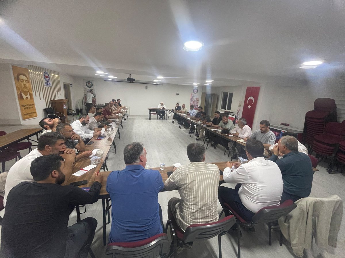 sdi_van's tweet photo. Van Sivil Dayanışma İnisiyatifi olarak Haziran ayı istişare toplantımızı Memur-Sen'in ev sahipliğinde gerçekleştirdik
İlimiz ve ortak çalışmalarımız adına alınan kararların hayırlara vesile olmasını temenni ediyor, nazik ev sahiplikleri dolayısıyla Memur-Sen'e teşekkür ediyoruz https://t.co/XMJwPw3lWW