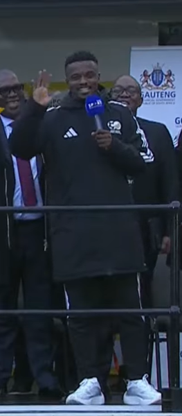iambongsi's tweet photo. Someone really needs to work on this guy's PR. Every chance he gets, it's "EFF this, Julius that." The young man needs to stop bringing politics into football. ⚽ https://t.co/S2zK71hrbk