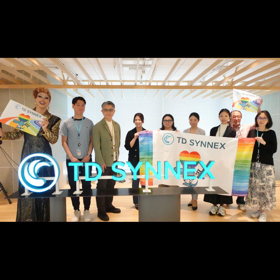 tdsynnex_jp's tweet photo. TD SYNNEX Japanでは、誰もが自分らしく働ける環境づくりの一環として、DE＆I／LGBTQ＋社内イベントを開催しました！🏳️‍🌈

今回は、モデルやMC、映画・舞台など幅広く活躍されているドリアン・ロロブリジーダ氏をゲストにお招きしました。🙌

今回のテーマは「（頭で）理解する」よりも「（心で）感じる」こと。
単なる知識の共有にとどまらず、多様性を「自分事」として捉えるための素晴らしい機会となりました。✨

イベント内のクロストークでは、以下のテーマについて活発な意見交換を行いました。
🔹 LGBTQ＋という概念の多様性について
🔹 個人ができる支援のあり方について
🔹 職場におけるカミングアウトについての考え方

最後にはドリアン氏による生パフォーマンスも披露され、その圧倒的な存在感と表現力で、参加者にとって非常に深く心に残る時間となりました。😆

私たちTD SYNNEX Japanは、今後も継続してDE＆Iの取り組みを推進し、多様な価値観を尊重し合える組織づくりを目指してまいります。💪

#TDSYNNEX #DEI #LGBTQ #DiversityAndInclusion #ダイバーシティ #インクルージョン #企業文化