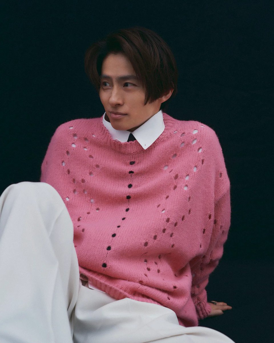 GQJAPAN's tweet photo. #三宅健「その原動力や求心力を使って様々なきっかけづくりを行い、ボーダーを越えていくのがアイドルたちの役割なのではないかといまは考えています」

▼三宅健の記事をプレイバック
https://t.co/3zztwHvlyD https://t.co/rvviwnZ9Bz