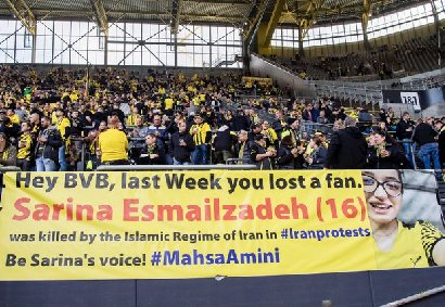 soshiyant07's tweet photo. تولدت مبارک سارینا، اگر امروز بودی ۲۰ سالگی‌ات رو جشن می‌گرفتی...💔

«چه حسی بهتر از این حس که رها و آزاد بشی؟» 

#سارینا_اسماعیل‌زاده 
@BVB https://t.co/MeEPvQoUP6
