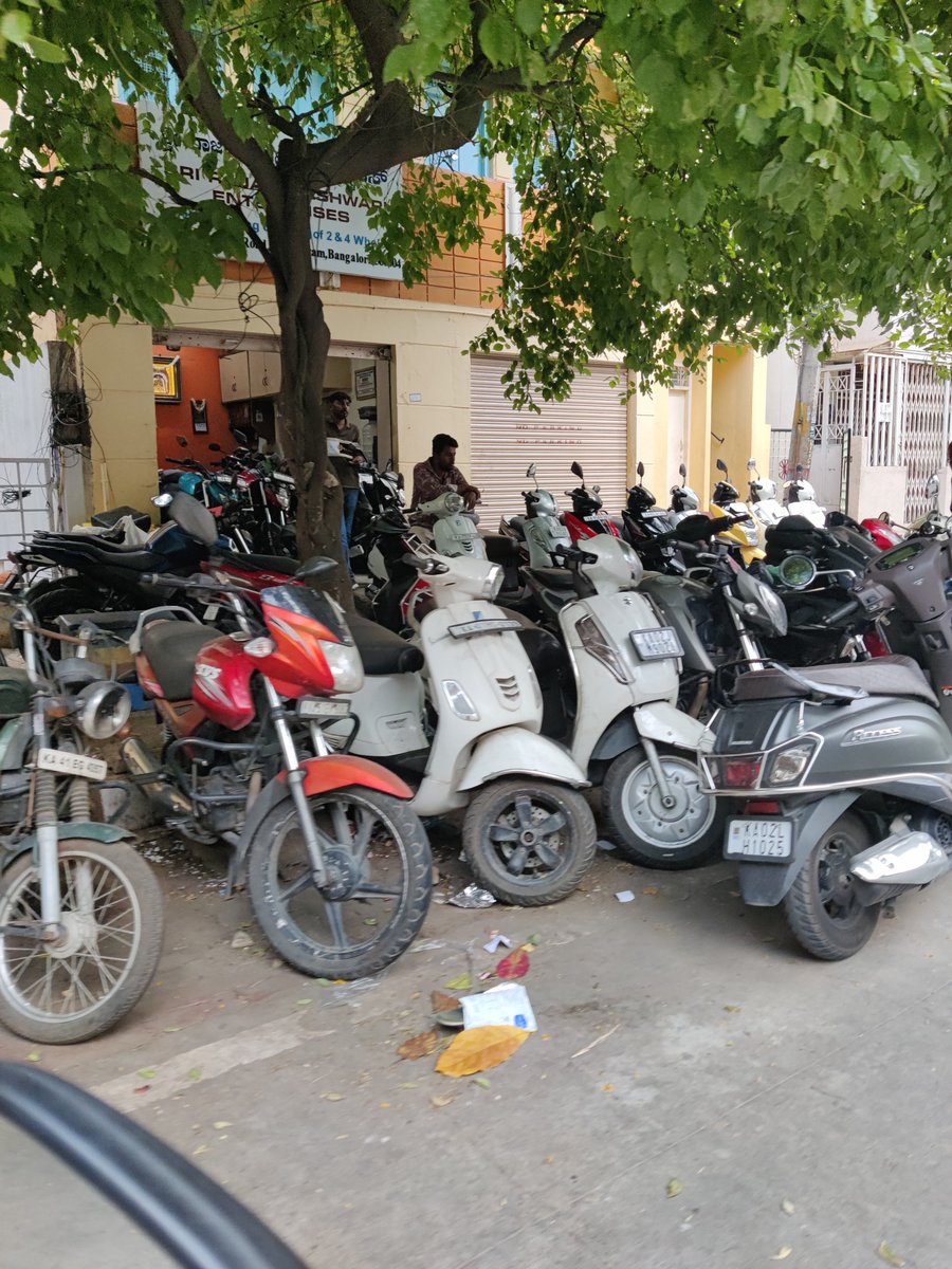 CDilip0510's tweet photo. @krishnabgowda 
Sajjanroa VV Puram where. Footpath is complete enchored by ressler of 2 wheeler shop when you are removing small street seller why you can't clear this they had completed occupied no able use footpath . https://t.co/e0Np6ougBu