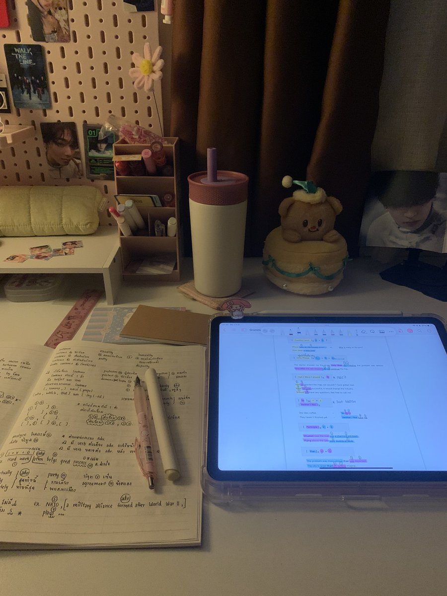 wenevew's tweet photo. อีก 8 เดือนสอบ a-level ㅠㅠ https://t.co/oTzCq9RljV