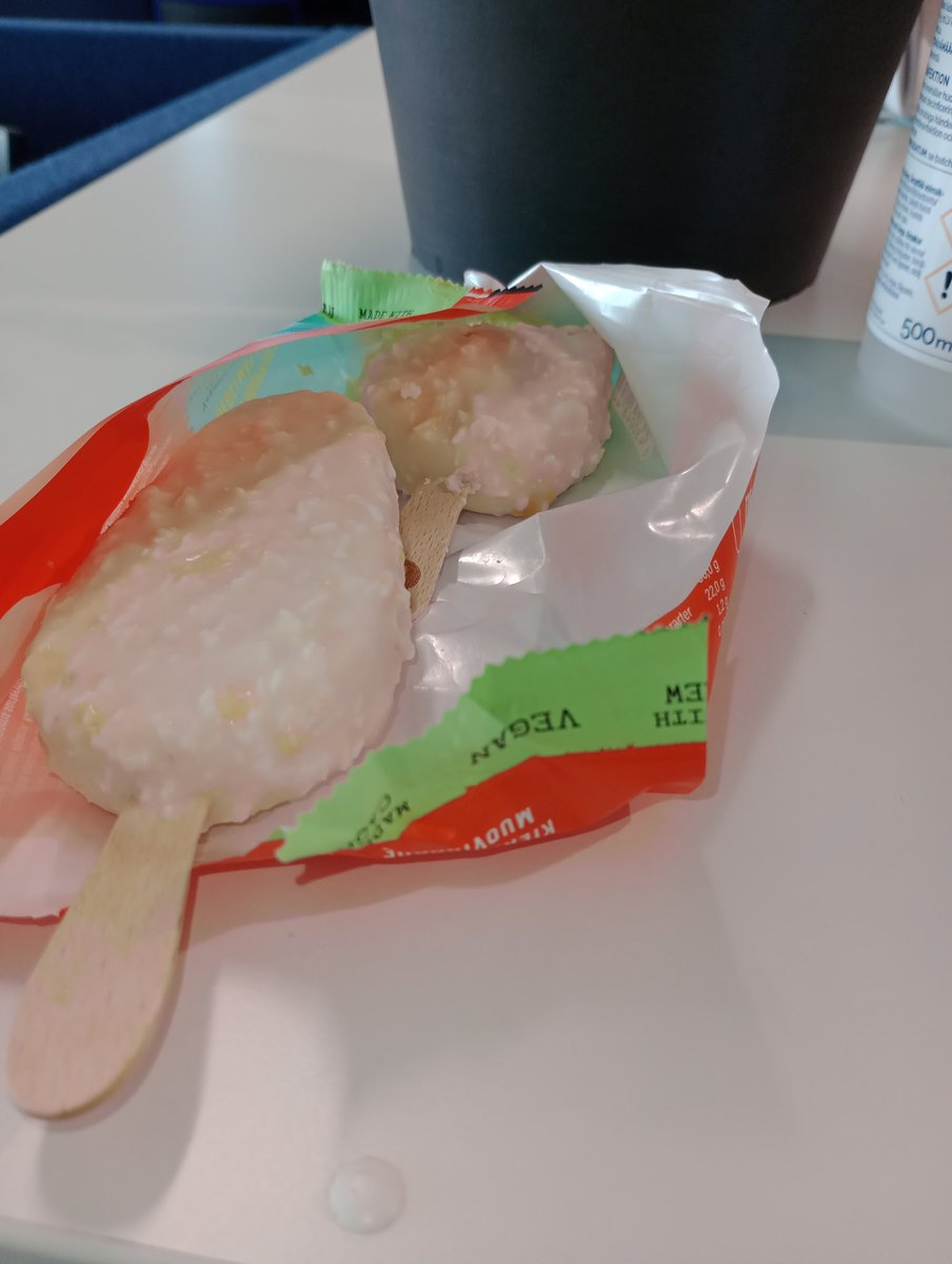 Jugebox98's tweet photo. @3kaveria kiitos 1.5 kokoisesta jäätelö annoksesta :) https://t.co/NhCPpGsVrS