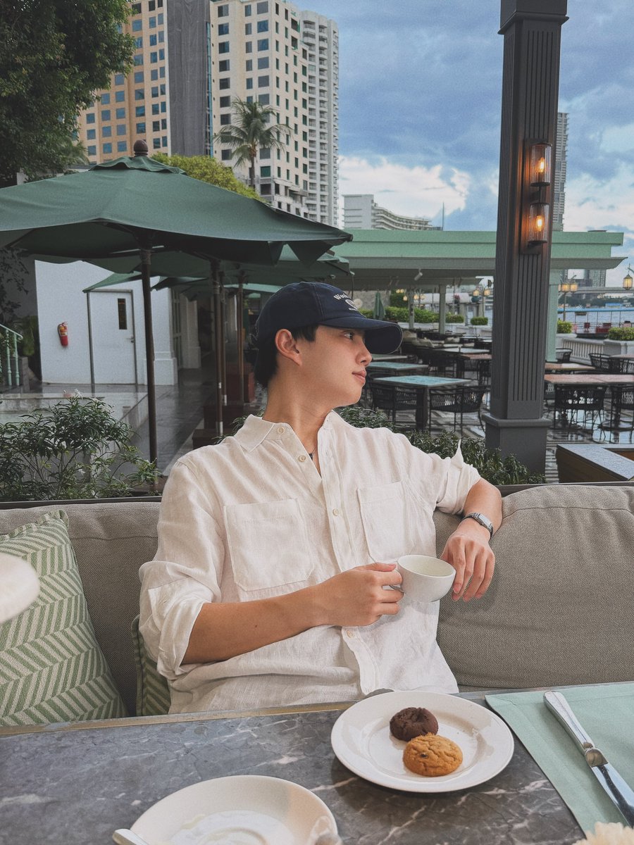 BenzAlertOFC's tweet photo. ☕ Afternoon vibes. 🤍

260702 | IG bbenzalert Update

My happy afternoon in Bangkok ☕🌤️

❥ @bb_benzalert #BENZALERT 
 #แบตเตอรี่ของอเลิ๊ต https://t.co/ELvDa57Hq6