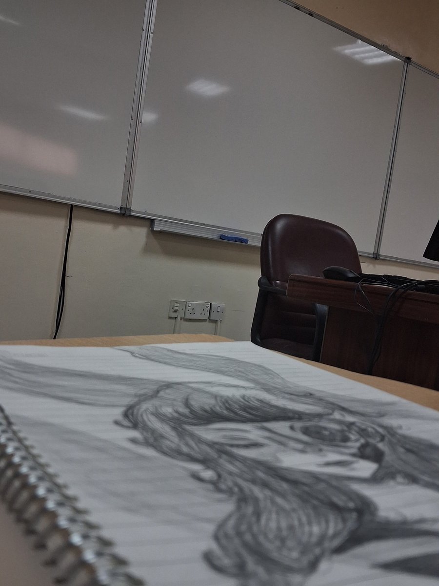 Atota113's tweet photo. رسمه من قلب الكلاس 🙂🙂✨ https://t.co/XyiUN0ZFVm
