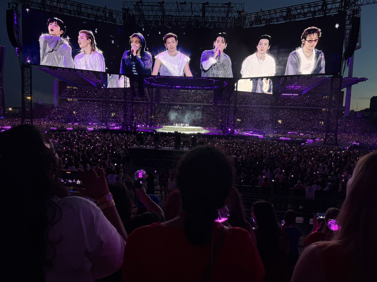 writeherewrite3's tweet photo. BTS💜ARMY https://t.co/3JvTv5SlSe