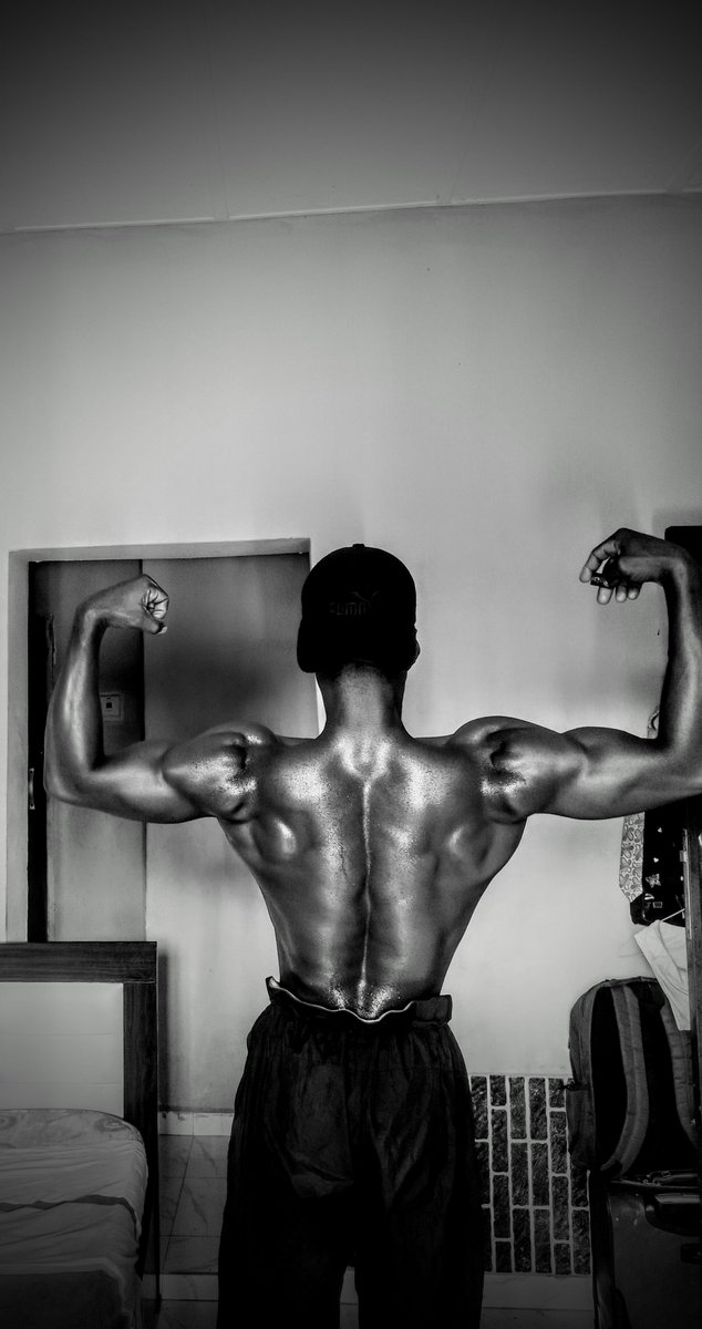 Fri_dayy2's tweet photo. https://t.co/WsgQgRatjj

Built from bodyweight don't forget to subscribe for uncensored version of myself 💧🥵💦

#core #discipline #calisthenics #homeworkout #fyp #goviral https://t.co/at6EhZ73u2