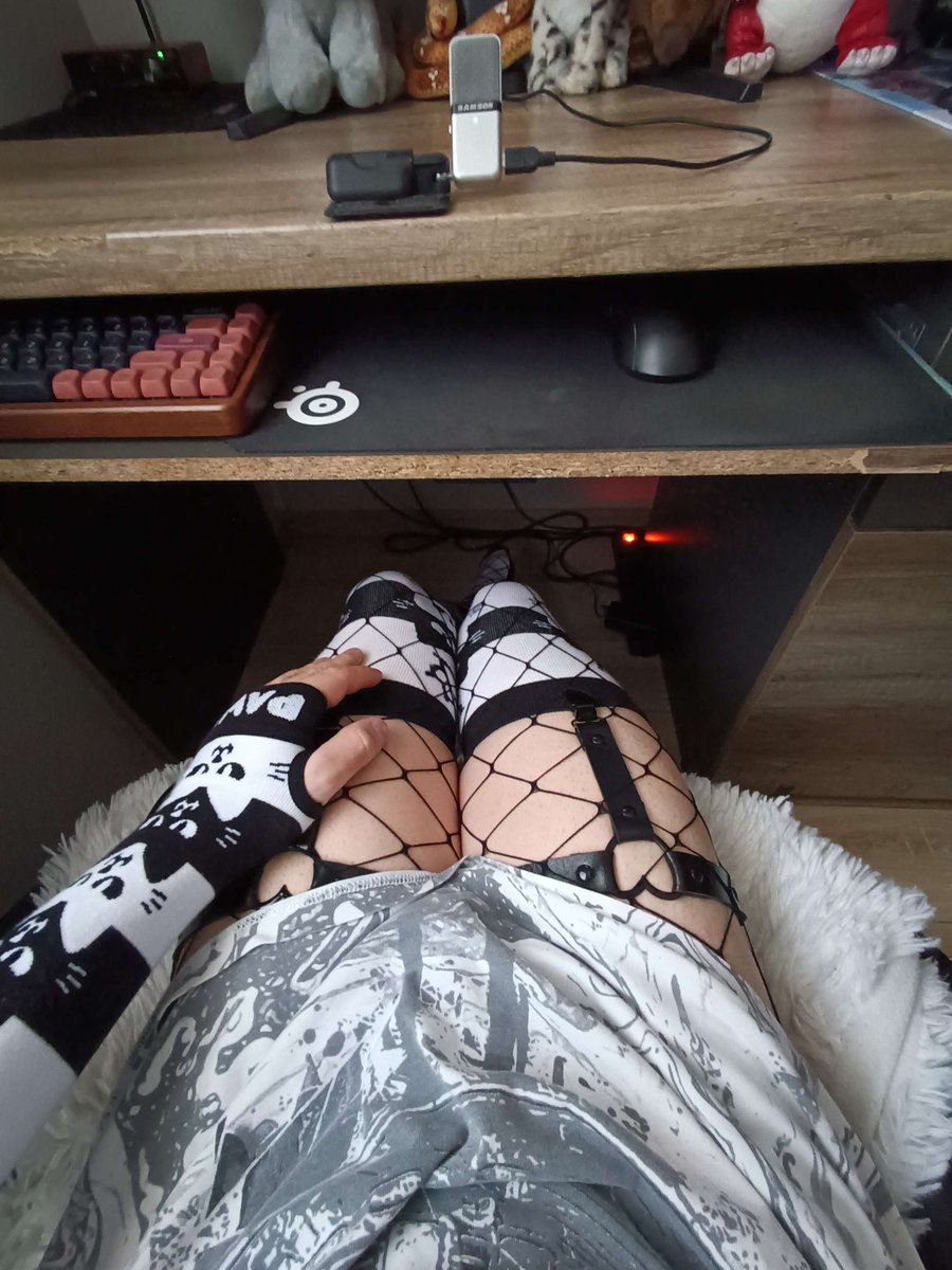 Optik_28's tweet photo. Cats :3 #femboy https://t.co/PaOZvbSTtM