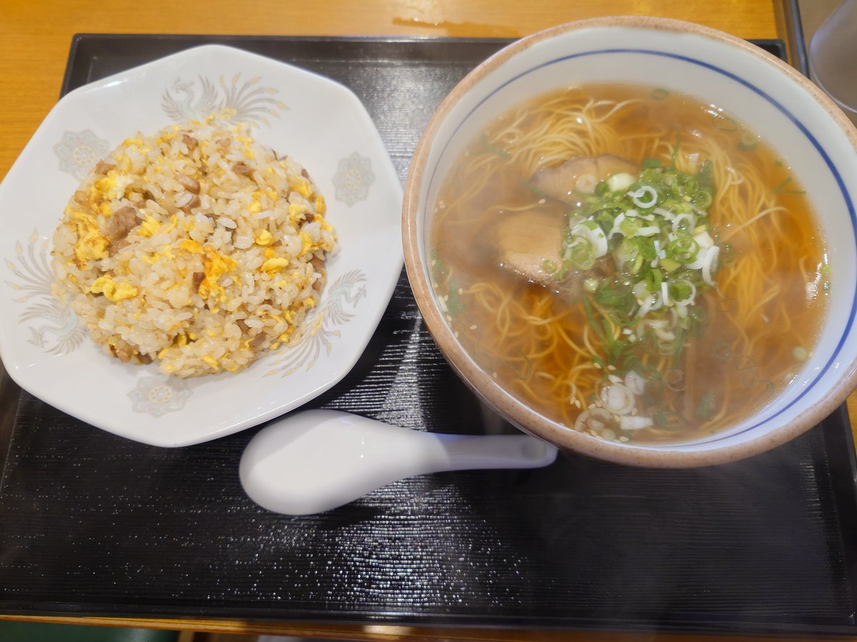 kiyoshi1917's tweet photo. 清水区　盛旺軒
炒飯ラーメンセット

食べ終わるまで湯気がもくもく https://t.co/PFm9paElU6