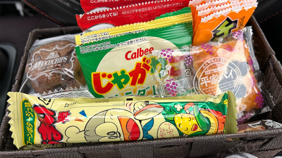otee_karasin's tweet photo. 今月の車内常備オヤツ https://t.co/arMYkcxtrb