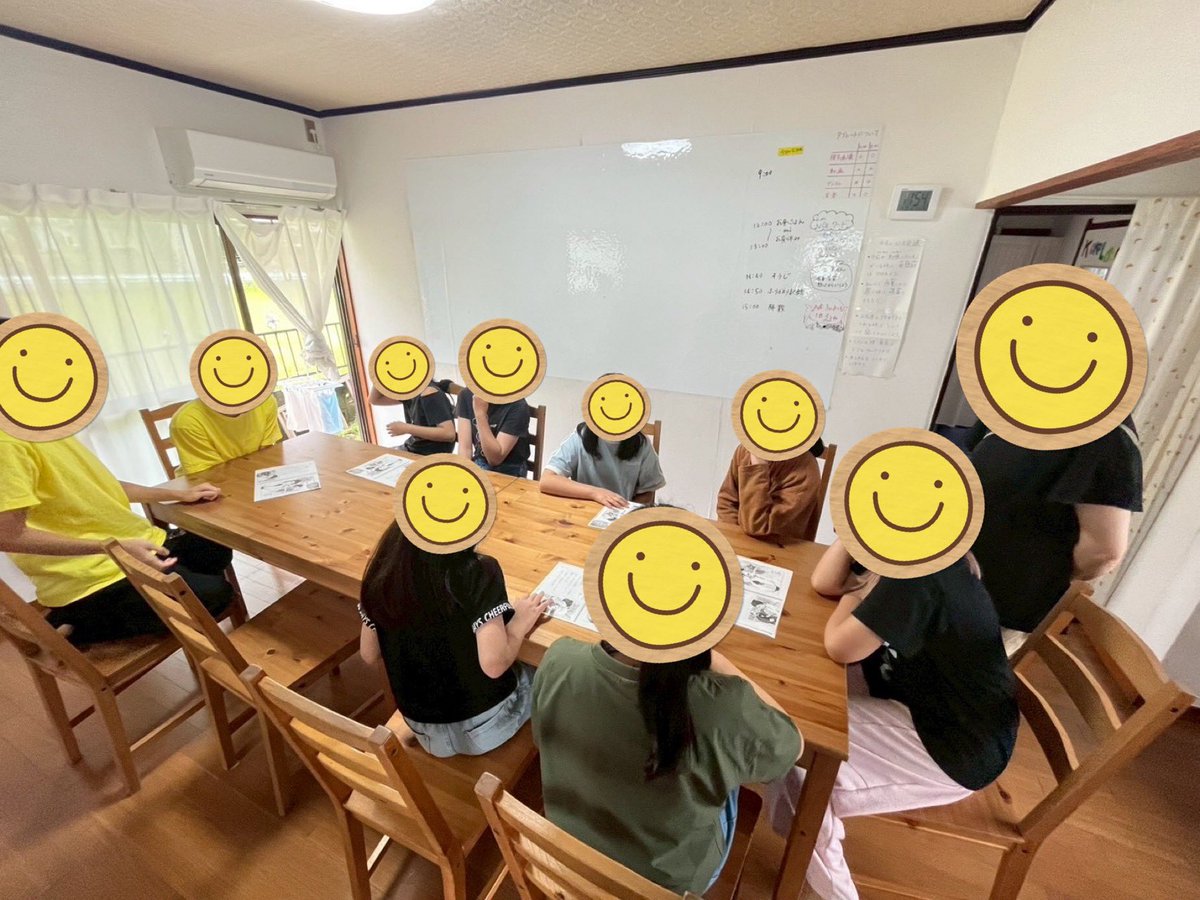 koko_labo's tweet photo. 今年の七夕はブルーの短冊🎋 
願いごとの下書き可愛いね🤗 
みんなの願いが叶うといいな✩.*˚
大人数のじゃんけんは永遠に続く…✊✌✋
#フリースクールkokolabo #子どもの居場所 #七夕 #願いごと #ヘレン・ケラーを知る https://t.co/N9eRYvLhsv