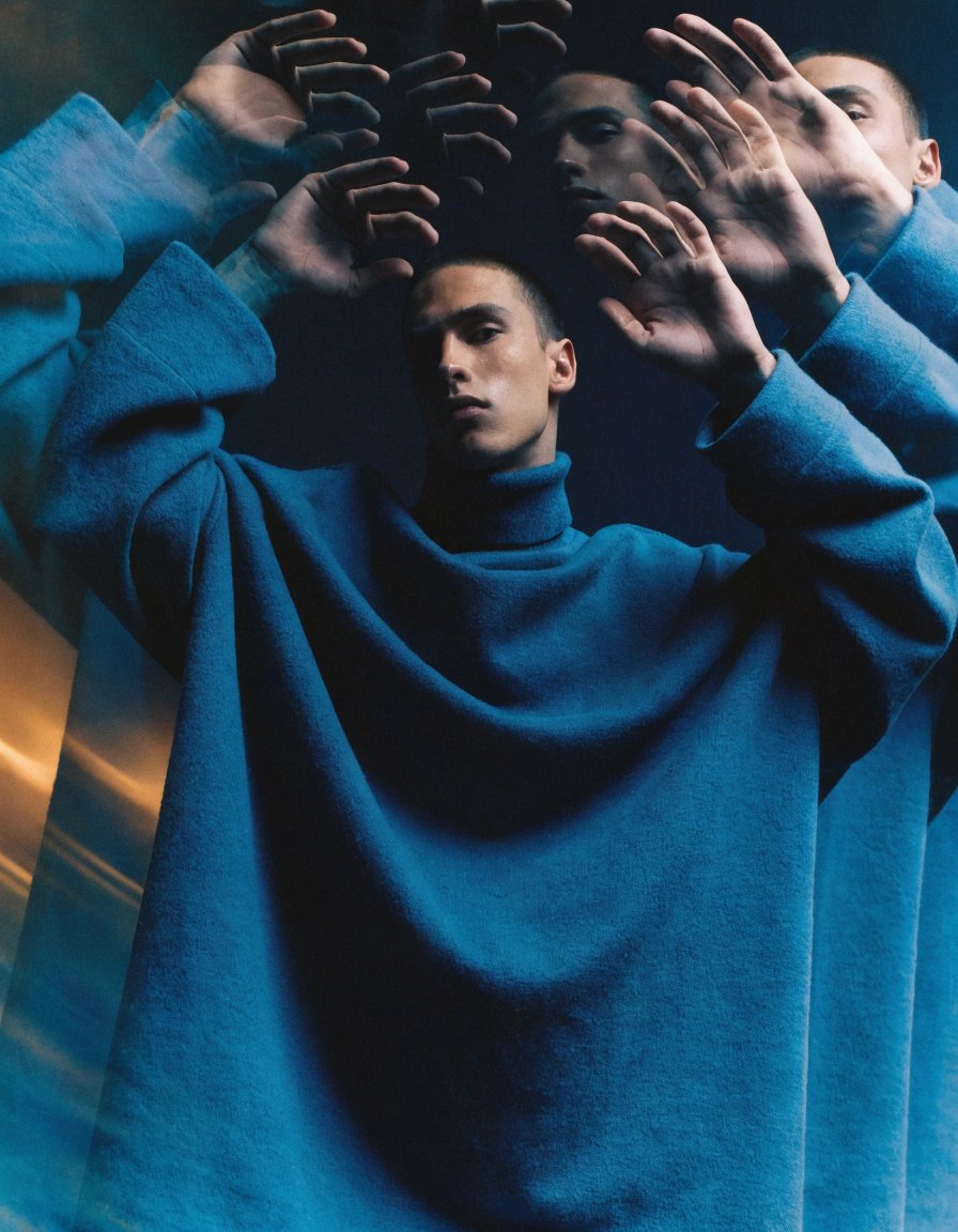 recraftai's tweet photo. Soft distortions, layered motion blur, liquid reflections, ghosted silhouettes — all those dreamy fashion effects that usually take heavy post-production now feel surprisingly natural to generate.

Made with Recraft V4.1

Prompts ↓ https://t.co/3FxZdzOfee