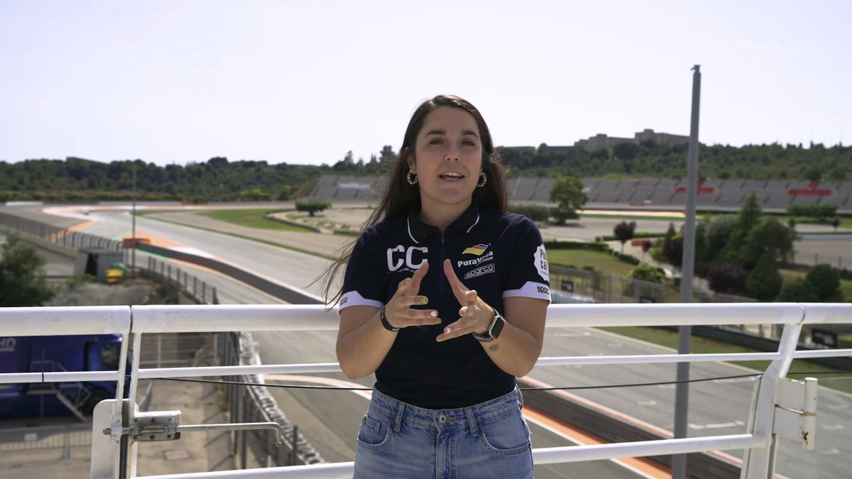 CCubicos's tweet photo. Este domingo en #CCubicos430 🚗😍📺 
@noe_soage viaja con el @geely_spain Starray EM-i desde Madrid al circuito 🛣️ de Cheste, en Valencia, para vivir un fin de semana de carreras del TCR y el equipo Geely Cyan Racing 🏁

A partir de las 9:45 en @antena3co 📺 @puntalproduc https://t.co/wpcsWKDv6p