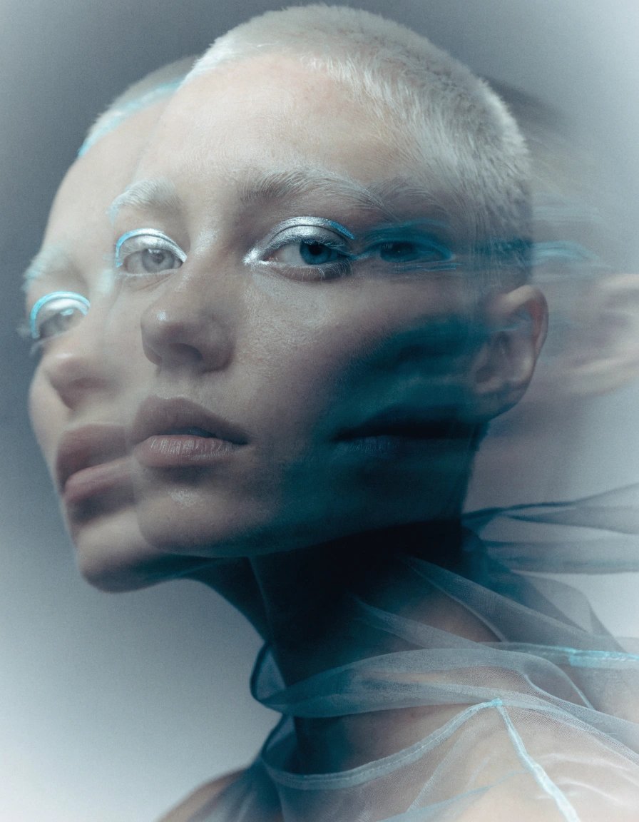 recraftai's tweet photo. Soft distortions, layered motion blur, liquid reflections, ghosted silhouettes — all those dreamy fashion effects that usually take heavy post-production now feel surprisingly natural to generate.

Made with Recraft V4.1

Prompts ↓ https://t.co/3FxZdzOfee