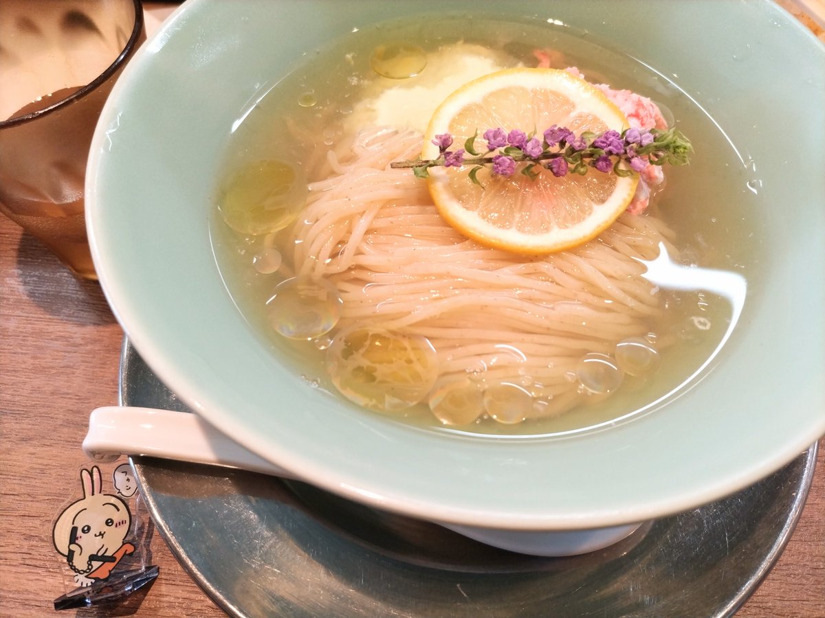 mitukuni712's tweet photo. 6月29日131杯目
Noodleいたば
そら豆とずわい蟹の冷たいラーメン
かに味噌󠄀
レアチャーシュー丼

ずっと行きたかったお店へ🤭

あっさりした魚介スープに
そら豆の甘味のあるアクセント
かなりまろやかで優しい味わい😋
かに味噌󠄀の味変もかなりいい👌
チャーシュー丼も激ウマ https://t.co/UhMqYojKUL