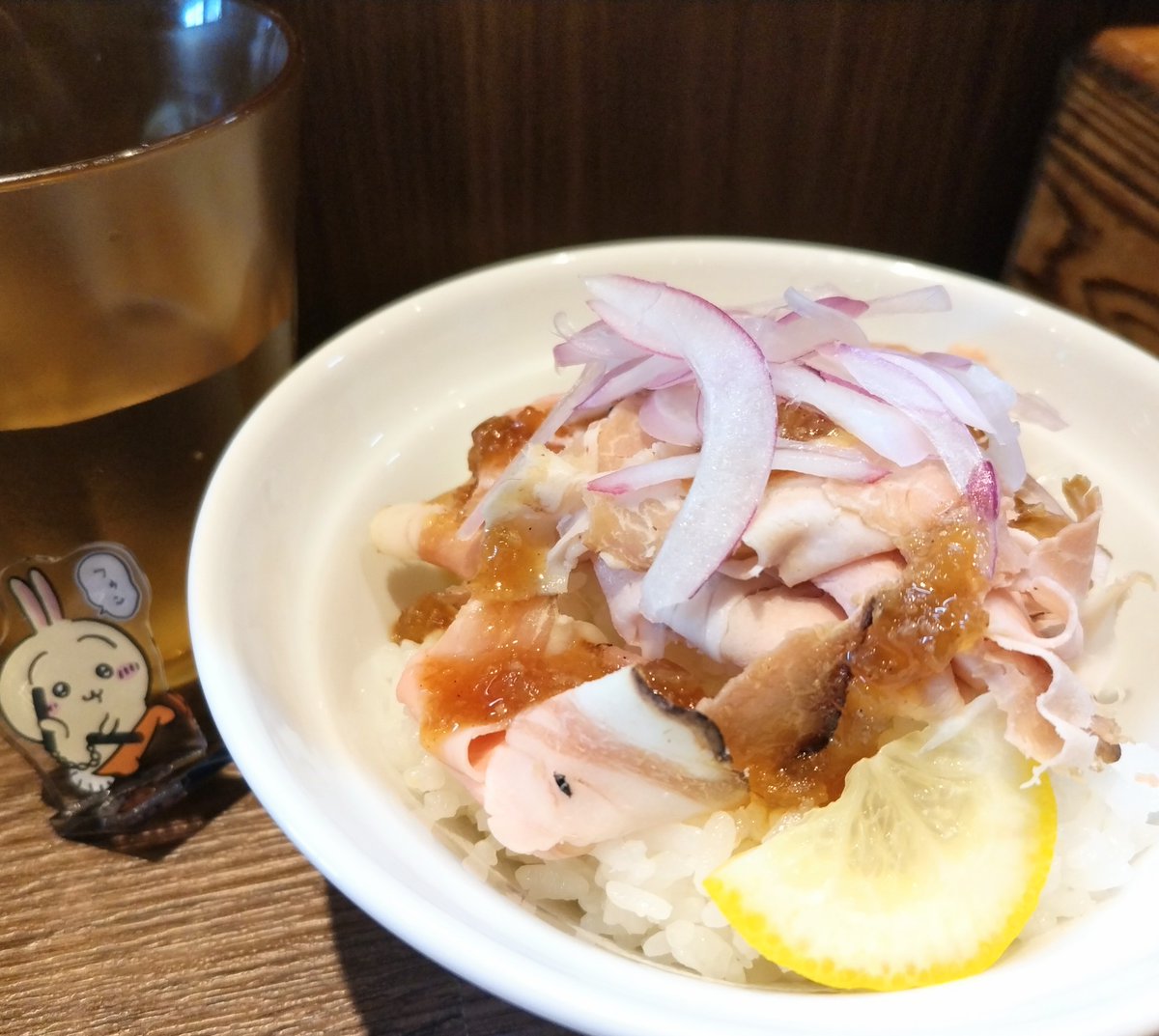 mitukuni712's tweet photo. 6月29日131杯目
Noodleいたば
そら豆とずわい蟹の冷たいラーメン
かに味噌󠄀
レアチャーシュー丼

ずっと行きたかったお店へ🤭

あっさりした魚介スープに
そら豆の甘味のあるアクセント
かなりまろやかで優しい味わい😋
かに味噌󠄀の味変もかなりいい👌
チャーシュー丼も激ウマ https://t.co/UhMqYojKUL