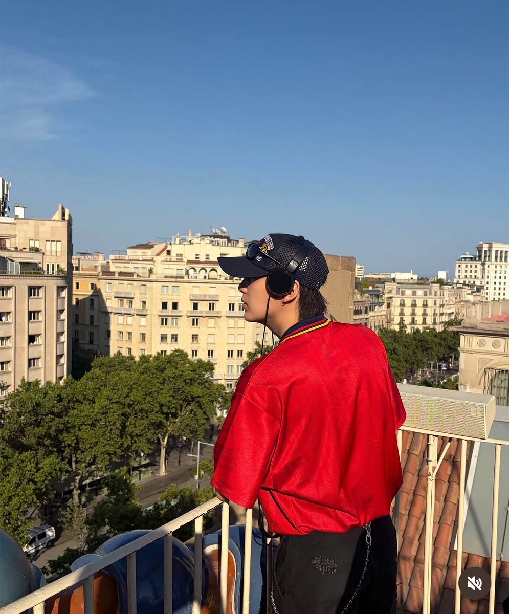 seokjinbit's tweet photo. NEW TOURIST YOONGI PHOTOS I FEEL LIKE BEING REBORN AGAIN https://t.co/KP11Bp7fJK