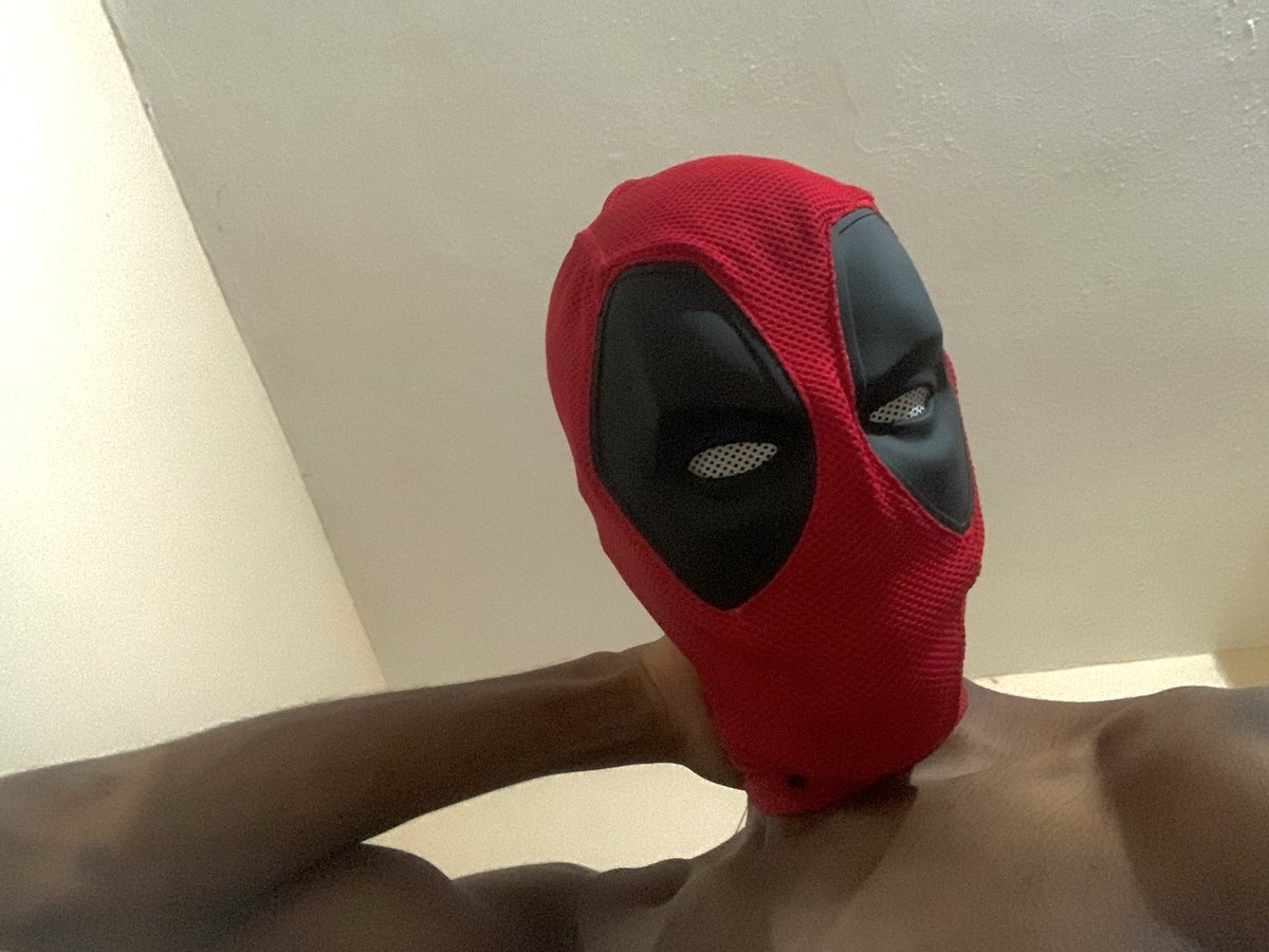 deadpoolne7's tweet photo. Y tú te dejarías coger por deadpool versión negro? Si tienes una fantasía con deadpool negro déjalo en los comentarios, estaré leyendo. 😏 https://t.co/H92DJQghM5