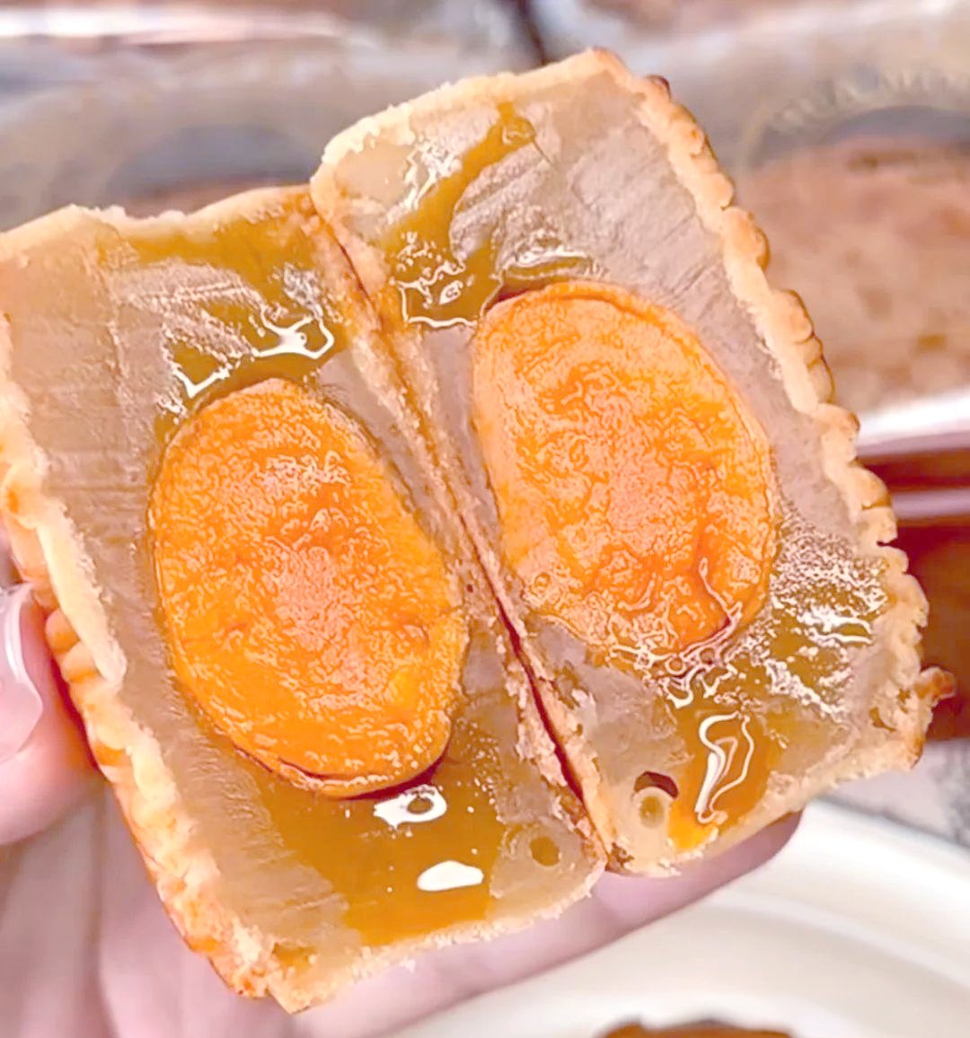 Maraldyem2y's tweet photo. [Today marks the Mid-Autumn Festival! May the full moon bring you warm gatherings, sweet mooncakes, and endless joys—enjoy every cozy moment with your loved ones!]， https://t.co/FNu15oyLgI