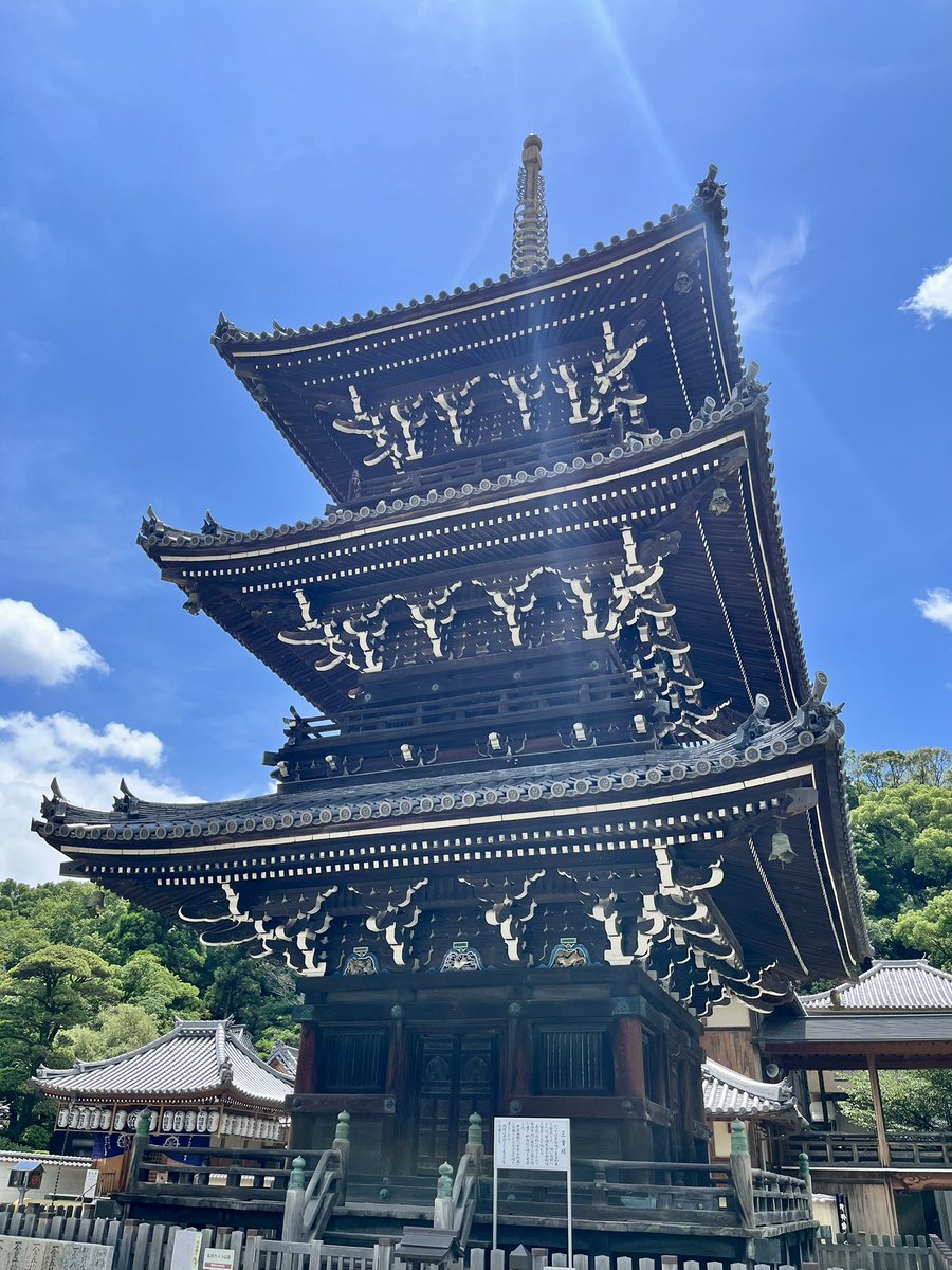 toru_prince's tweet photo. 食材を仕入れに #愛彩ランド へ
途中で #水間寺 参拝
天気は良く青空が広がっているのに
寺前の #近木川 や #降臨の滝 が濁流になっていました
境内の茶屋で #ひやしあめ 500円
美味しかった(^-^)。。。

#大阪グルメ https://t.co/KpbSeDcnvh