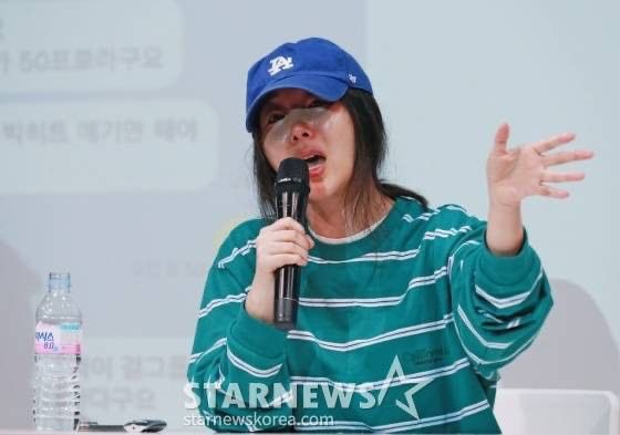 VgjvMm's tweet photo. ADOR alleged that former ADOR CEO (now OK Records CEO) Min Hee Jin committed unlawful acts by collecting grounds to terminate NewJeans’ exclusive contracts and encouraging the group to break those contracts while she was still serving as an internal director at ADOR.

During the third hearing of ADOR’s damages lawsuit against Danielle, her family, and former CEO Min Hee Jin, held on July 2 at the Seoul Central District Court (Civil Agreement Division 31, Presiding Judge Nam In-soo), ADOR cited audio recordings and argued:

“While persuading (NewJeans) to go ahead with the livestream, she said, ‘We need to create a termination lawsuit.’ She also intended to appear in the livestream herself, but argued that she had to be completely separated from the members because of the issue of tampering.”

ADOR further stated:

“It appears that Min Hee Jin herself was aware of the legal risks associated with tampering.”

Previously, ADOR filed a damages lawsuit seeking approximately KRW 33.09 billion against Danielle, her family, and former CEO Min Hee Jin, alleging breach of the exclusive contract and other violations.

During the hearing, ADOR also cited SNS conversations from October 2024, before NewJeans sent ADOR a formal notice demanding corrective action regarding the termination of their exclusive contracts. ADOR claimed that Min Hee Jin told the members’ parents:

“Even in the worst-case scenario, there is no chance the parents will suffer financial losses. I’ll structure it that way.”

“If we leave HYBE, I’ll prepare compensation that will at least cover the litigation costs. I’ll pay the lawsuit expenses.”

ADOR argued:

“These conversations show that she encouraged NewJeans’ parents not to hesitate to pursue litigation, while promising direct financial compensation to cover legal costs if the exclusive contracts were terminated, thereby inducing them to break the contracts.”

ADOR also alleged that after resigning as an internal director, Min Hee Jin continued to be directly involved in the members’ legal proceedings in order to maintain the contract termination.

As an example, ADOR claimed:

“Min Hee Jin personally sent the materials for the oral hearing in the injunction case regarding the termination of the exclusive contracts to the attorney representing the NewJeans members, while requesting revisions line by line.”

In addition, based on SNS conversations between Min Hee Jin and the members’ parents in March 2025, ADOR alleged that she said:

“Ask ADOR for things they can’t possibly agree to, and record the conversation.”

“The point is to get them to reject the requests anyway. We don’t actually want to negotiate, do we? That’s how we build a justification for not returning.”

ADOR concluded:

“Even after the injunction was denied, encouraging the members to make demands that ADOR could not accept and to obtain recordings was intended to artificially create new grounds for terminating the exclusive contracts.”