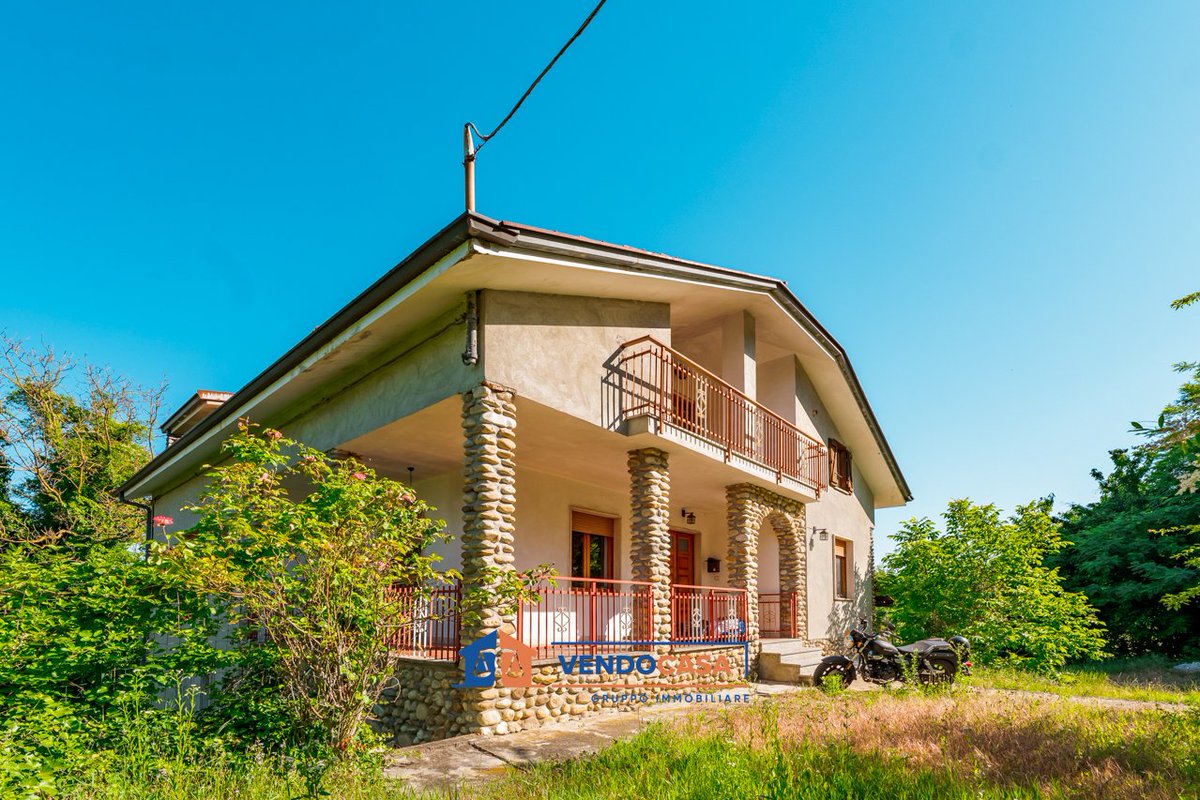 italianhouses's tweet photo. 🏡🌿Scenic country home in Alta Langa
🌄UNESCO hill views
🏡2 independent apartments
🌳1,100sqm private garden
🏊Pool potential
🌊1 hour to the Ligurian coast
💶€169,000
❓Hillside peace or seaside escapes?
https://t.co/gjoCst97au
#PropertyItaly #Piedmont #Cuneo #Feisoglio https://t.co/vKgbXGOCsn