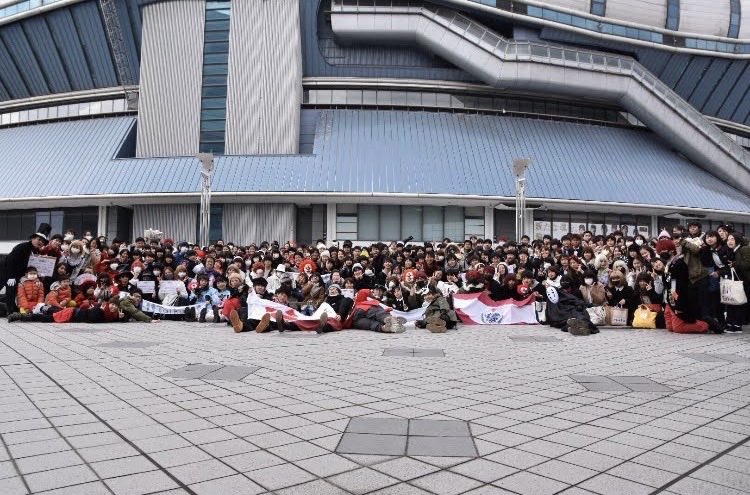LiveSekai's tweet photo. 大阪集合写真詳細

11日（土）15:00
12日(日)  14:00

画像参照

ご参加お待ちしてます

※参考までにTarukas大阪公演時の集合写真載せときます。 https://t.co/j1wOtK0vge