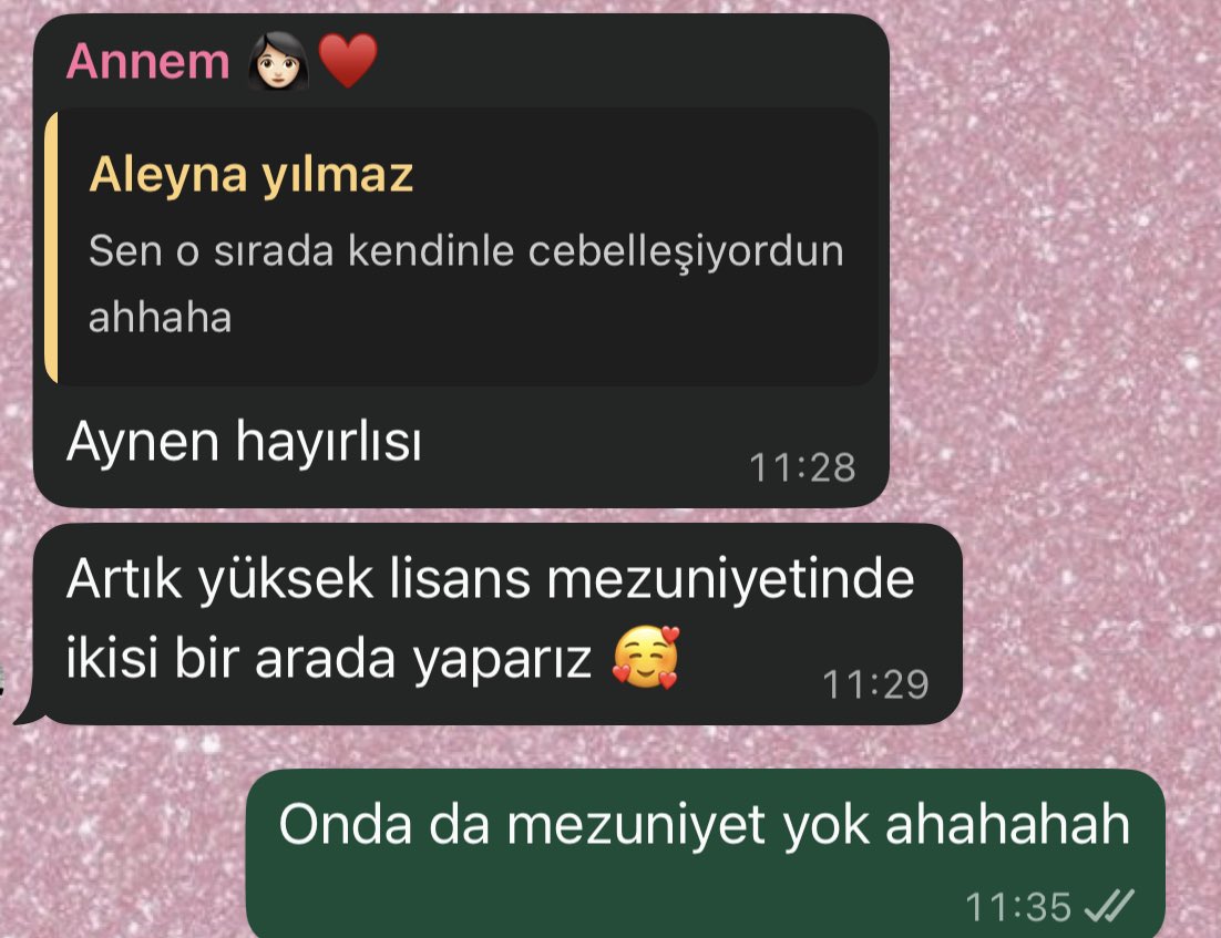 aleykafasi's tweet photo. Üniversite mezuniyetimde ben sahnede diploma alırken annem kalp ameliyatındaydı, kadın yıllarca benim okumamı beklemişti 😅 küçükken okumayacağıma çok inanmışlar ama ben lisans bitirir bitirmez yüksek lisansa başladım ve oradan mezun oluyorum… Yine hayatttt https://t.co/1gPqGRTBjg