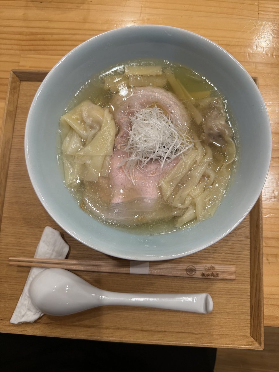 shjpd's tweet photo. 久々に当選で湯河原飯田商店さん🍜
つけ麺売り切れで残念でしたが、醤油ワンタンラーメンと塩ワンタンラーメン連食で大満足＆お腹いっぱい🈵 https://t.co/1YLP8pkZGd
