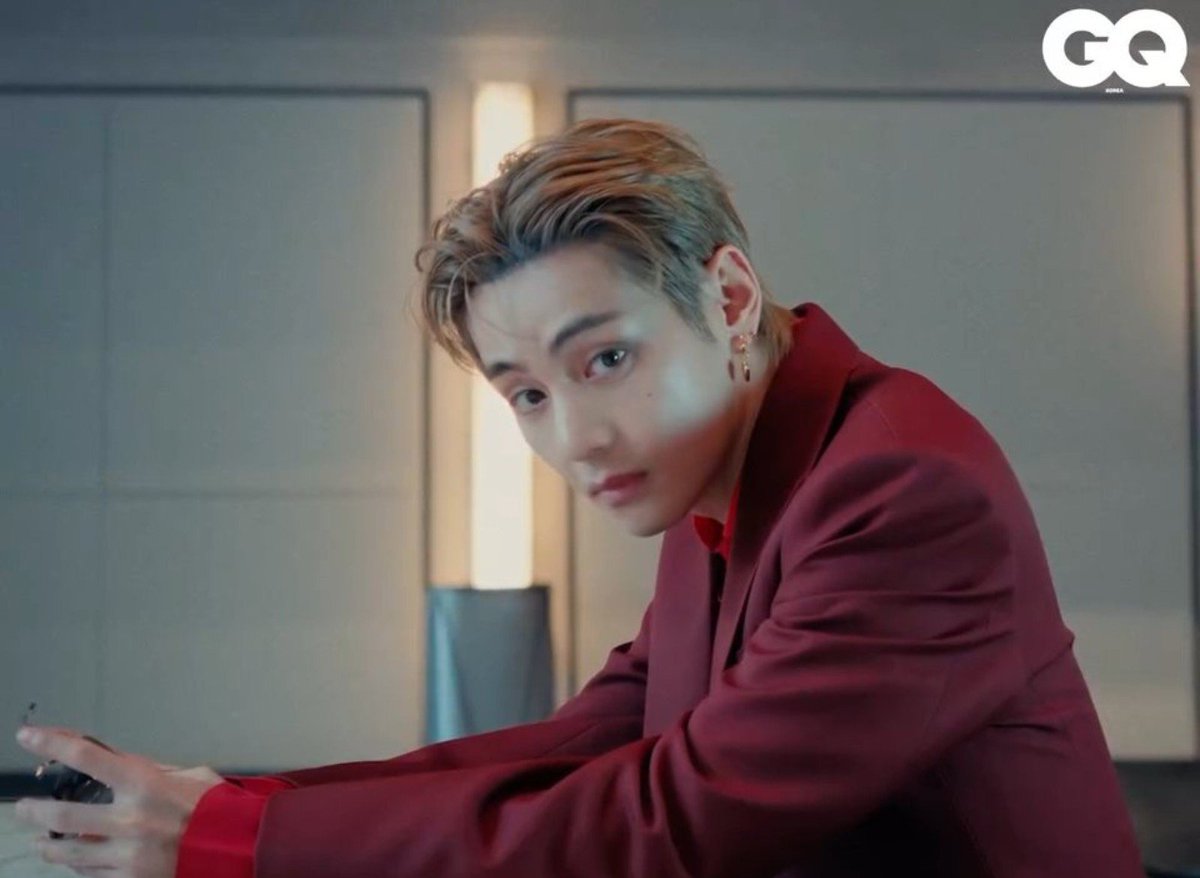 Chartsoriginals's tweet photo. V of BTS is a total vision for GQ Korea with CELINE. https://t.co/26rnp5rafR