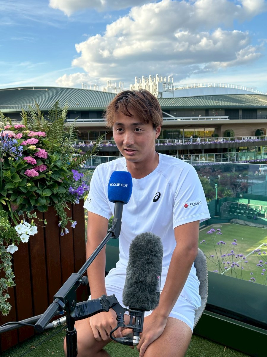 wowowtennis's tweet photo. 【ウィンブルドンテニス 現地より🇬🇧】

初のグランドスラム3回戦進出を決めた #望月慎太郎 選手！
勝利後の貴重な写真を皆さんに公開📸✨

#WOWOWでウィンブルドン #Wimbledon https://t.co/uvqfS1agu0