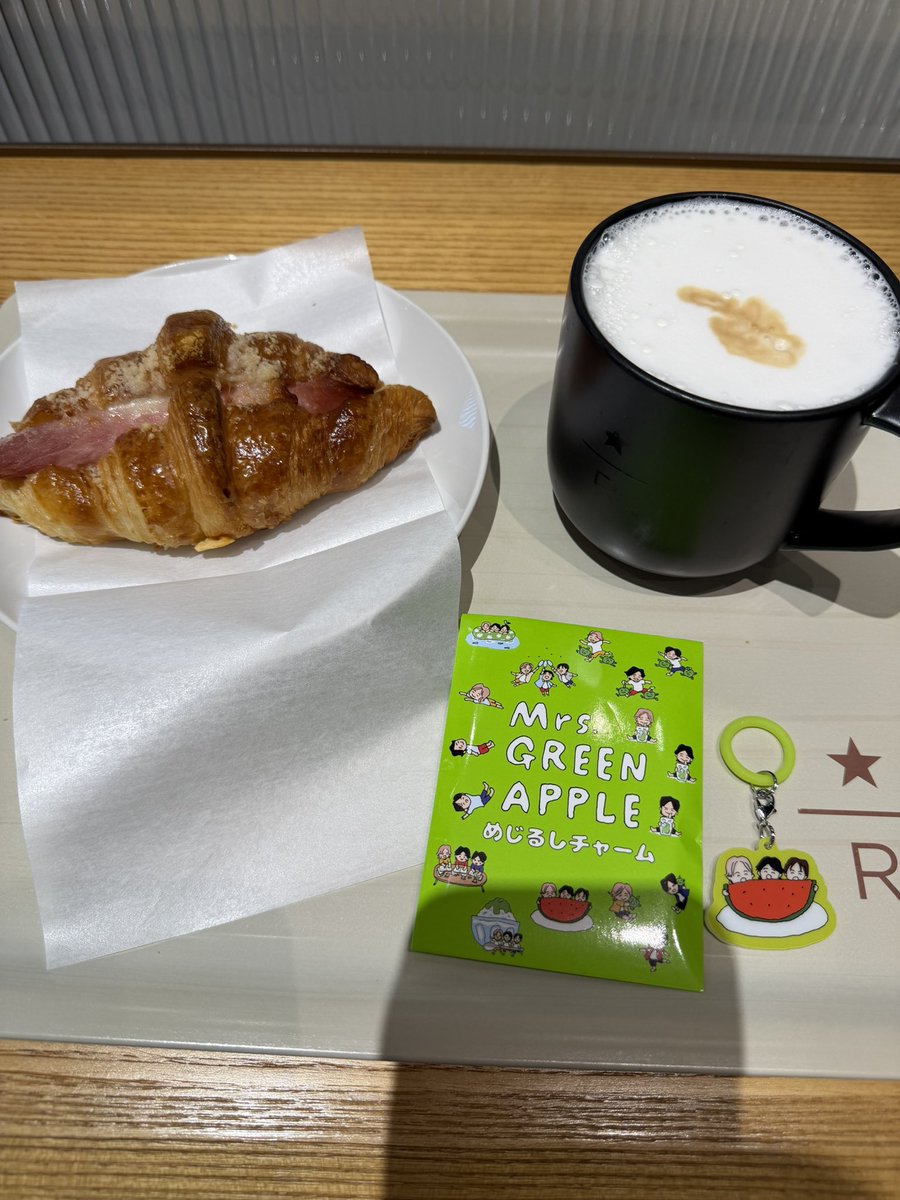 apple_ma_co's tweet photo. なんか買うつもりなかったんだけど
あやちゃんと自分の笑
チャームもちゃっかり一つ買ってみた笑
🍉🍉🍉🍉 https://t.co/HnT8q3m2m8