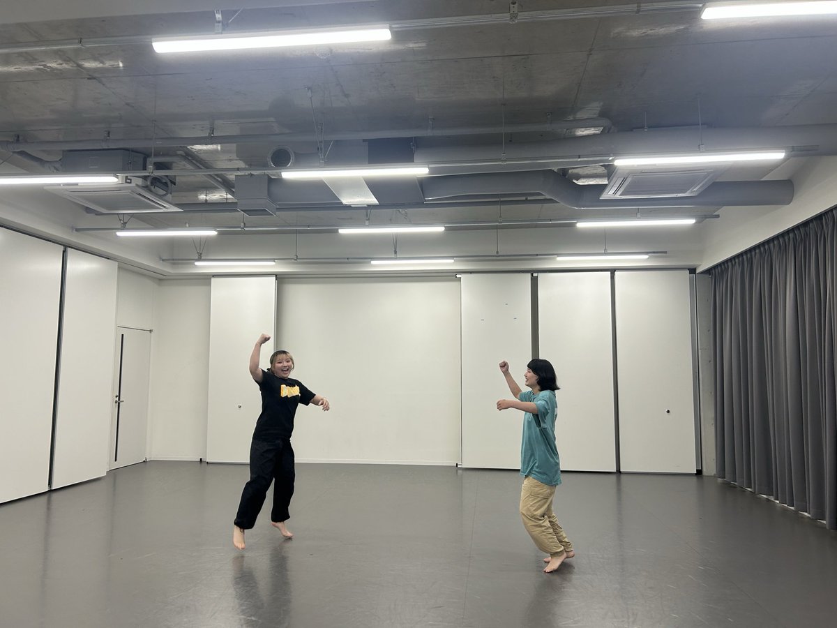onizawa_sotsu's tweet photo. 先日、稽古場顔合わせをしました🌟

作品の説明だったり、自己紹介だったり、今食べたいご飯の話だったり...色んなお話をしました🍚🍚

みんなで作品を作り上げます🌧️

#鬼澤智実卒業研究公演
#鬼澤卒研
#おにそつ https://t.co/4uP4nYHcU3