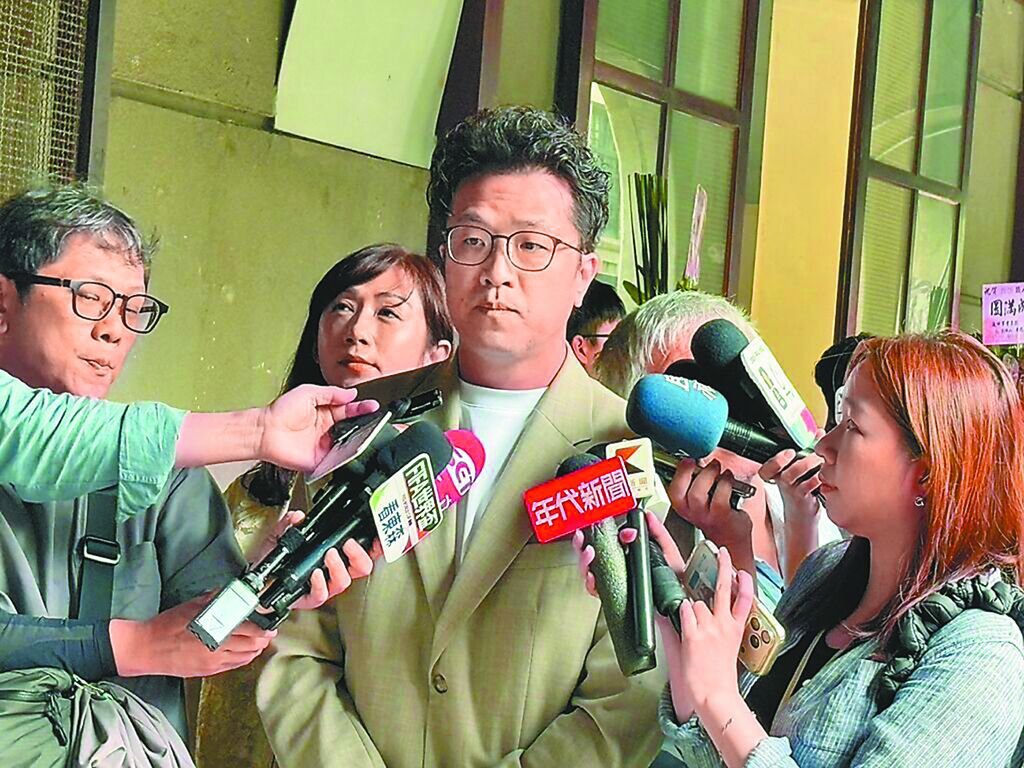 neowrps's tweet photo. 沈伯洋想選台北市長才被挖出挺廢死！說給犯罪者呼吸空間，那誰來給被害者呼吸？ https://t.co/ZHpk0vzF0G