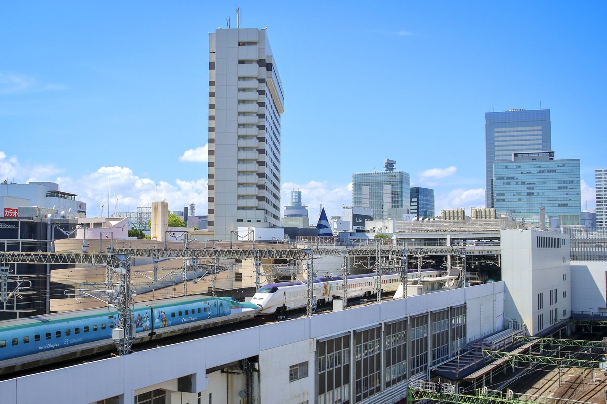 Tadanode10love's tweet photo. #見た人もなにか無言で新幹線をあげる https://t.co/tJmLCvBR2W