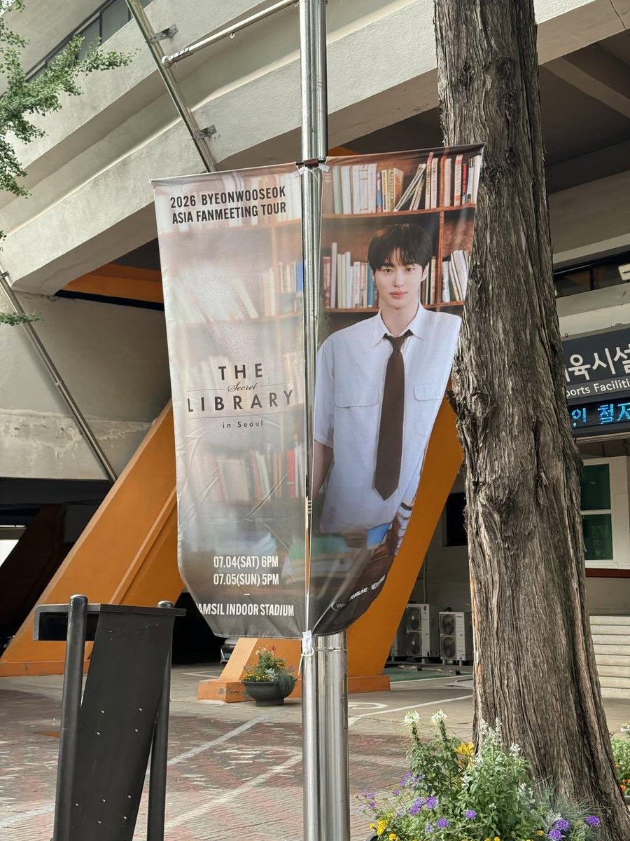 _bwseokie's tweet photo. Waaah so excited for #TheSecretLibrary in Seoul to kick off this coming weekend 🤩

📸 kanliin2407 on threads

#ByeonWooSeok #변우석 https://t.co/ZxwP3tggOR
