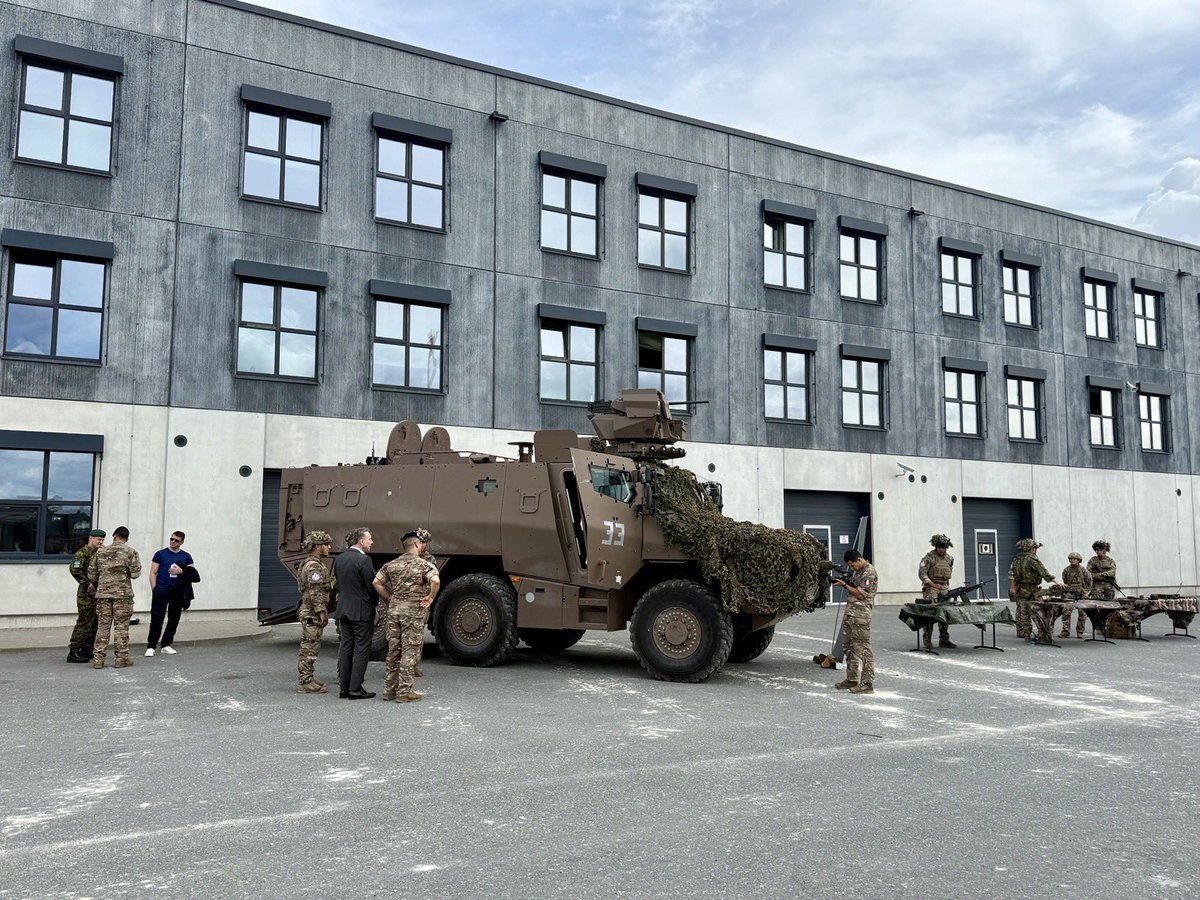 vseviov's tweet photo. Plenty of closed-door briefings during our visit with @martin_briens to Tapa.

But also a chance to see the capabilities of the 🇫🇷 forces serving in 🇪🇪 firsthand.

This is what credible deterrence looks like. https://t.co/BqS54tPujl
