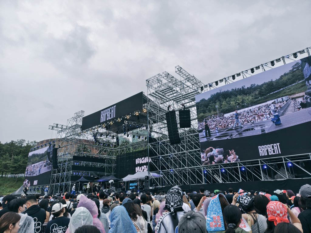 ShitoroK's tweet photo. 久しぶりです〜
最近またソウルに行きました
韓国ヒップホップのフェスが目的!!
今回はじめて一人で海外行ったけど、全5日間のうち4日間は不安と緊張で胃がしくしくしてて全然グルメ楽しめなかったよ（血涙）
次はEPIK HIGHのコンサートだ〜
お金貯める😙😙 https://t.co/dYPkv1TUyu