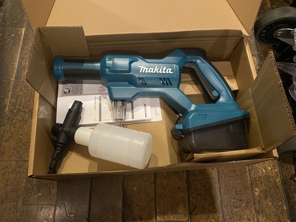 izumitani___'s tweet photo. マキタのバッテリー式高圧洗浄機を買ってしまった！
これで仕事が捗る事間違いなし！
わくわく https://t.co/ZWnbO2z3HY