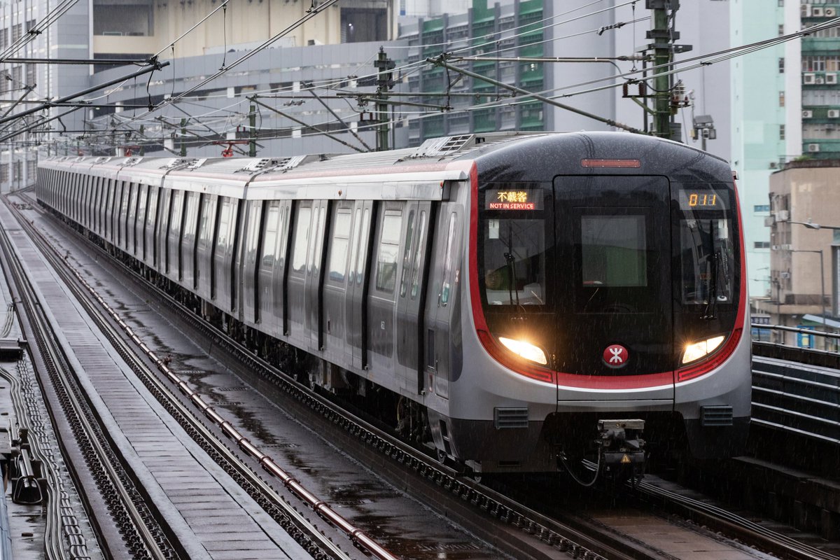 K0RAIL_10_426's tweet photo. 6/26~28
荃灣綫CBTC 現車試驗

T11-1,2,3：A651-A652

荃灣綫で新型Q-trainの試運転があるとの事で撮影。3日間で3往復×4行路実施されましたが、いずれも表示は不載客(回送)、、、
果たして試車表示を撮れる日は来るんでしょうか。 https://t.co/2vLO44SKB3
