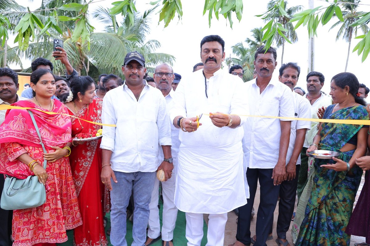 KRaghuRaju's tweet photo. కాళ్ళ మండలం, బొండాడ పేట గ్రామంలో 20 లక్షల రూపాయల వ్యయంతో నిర్మించిన సీసీ రోడ్డును ప్రారంభించాను.
ఈ కార్యక్రమంలో పలువురు ప్రభుత్వ అధికారులు, స్థానిక నాయకులు, కార్యకర్తలు మరియు ప్రజలు పాల్గొన్నారు.
#IdhiManchiPrabhutvam #RRRForUndi https://t.co/TIwhDoj8SP