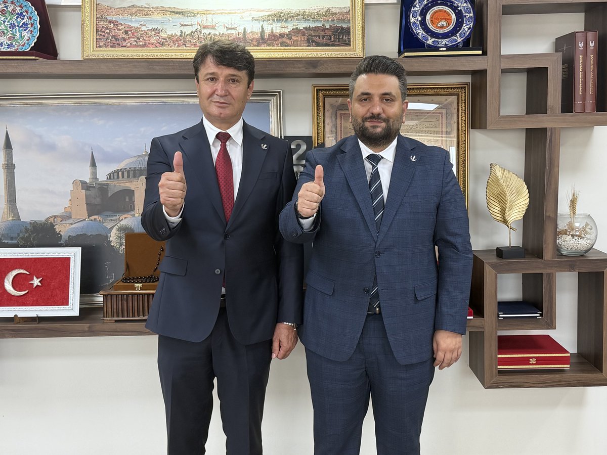 istyenidenrefah's tweet photo. Bahçelievler ilçemizde bayrak değişimi gerçekleşti. Bahçelievler İlçe başkanı olarak Bekir Diri görevlendirildi. Bekir Diri başkanımıza başarılar diliyoruz. https://t.co/dEP7M8y96Q