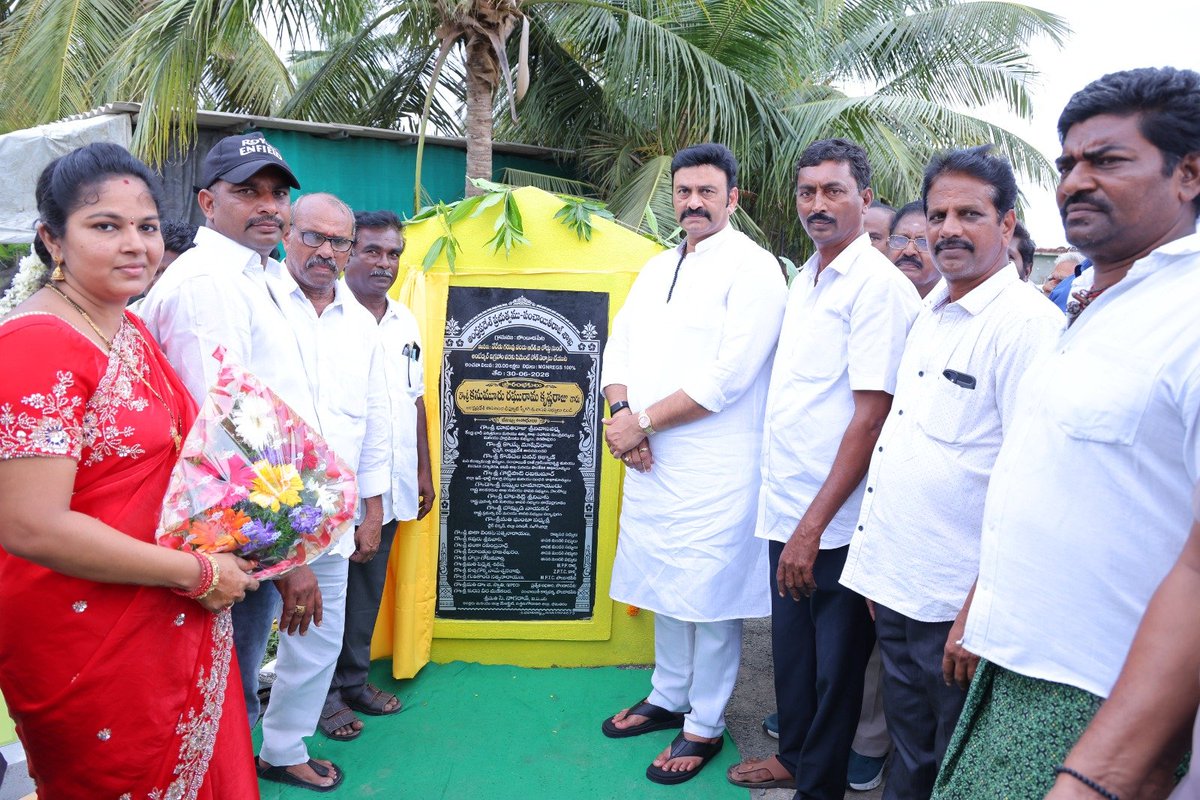 KRaghuRaju's tweet photo. కాళ్ళ మండలం, బొండాడ పేట గ్రామంలో 20 లక్షల రూపాయల వ్యయంతో నిర్మించిన సీసీ రోడ్డును ప్రారంభించాను.
ఈ కార్యక్రమంలో పలువురు ప్రభుత్వ అధికారులు, స్థానిక నాయకులు, కార్యకర్తలు మరియు ప్రజలు పాల్గొన్నారు.
#IdhiManchiPrabhutvam #RRRForUndi https://t.co/TIwhDoj8SP