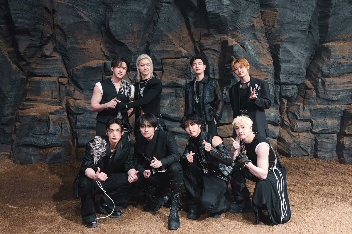 skzchartdata's tweet photo. “RUN IT” becomes the biggest first week song debut on Spotify by a JYPE group in 2026!

#1 RUN IT ㅡ12.27M 🆕🏁
#2 Heavy Serenade ㅡ  4.3M
#3 Tweak ㅡ  3.4M
#4 STAY ㅡ 3.1M
#5 Motto ㅡ 2.9M

@Stray_Kids #StrayKids #스트레이키즈 https://t.co/cwt62X1l0Y