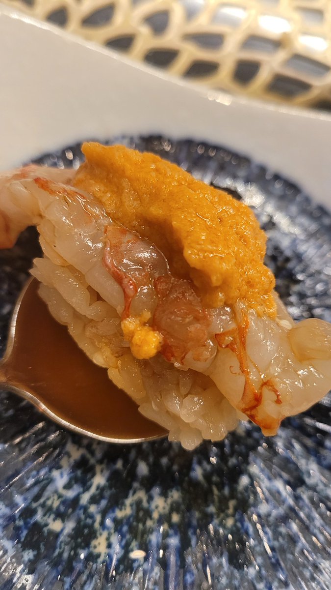 RDM_dart's tweet photo. 이분은 진짜임...

내가 청담에서
30만원짜리 숙성회 먹고 너무 비려서,
이게 맞나..하고 다 남겼는데ㅜ

부산 5만원 숙성회 오마카세가
진짜 말도 안되게 맛있음 ㅂㄷ
비린거 절대못먹파인데도
너무 맛있었음.

게다가
주방장님이 너무 자신있어서
소화제 먹고 배터지게 먹으라고
쥐어주신거 진짜임. https://t.co/hkJQfq8UN9