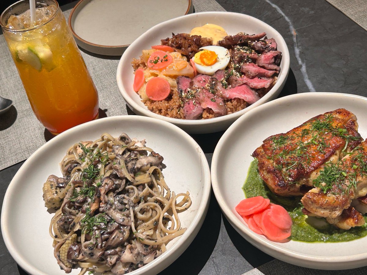 Celeste33315284's tweet photo. Lunch hit different at this hidden downtown bistro — truffle pasta with crispy garlic bread, 10/10 vibe and flavor combo  #FoodieDiary https://t.co/amgPo6mIcL