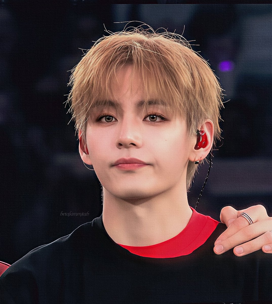 BetaChen0312's tweet photo. 🥺..

#BTS_WORLDTOUR_ARIRANG #방탄소년단  #V #taehyung #BTS #김태형 https://t.co/8TKkhoXFVn
