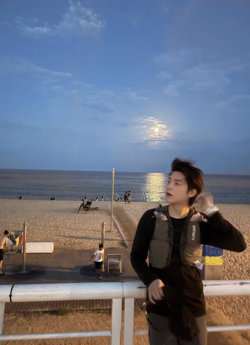 beyoon79's tweet photo. "sayang jangan lihat kamera aku mau foto kamu"
🥹🥹🥹🫰🏻🫰🏻🫰🏻
#yoongi #barcelona https://t.co/LwBXtpuse1